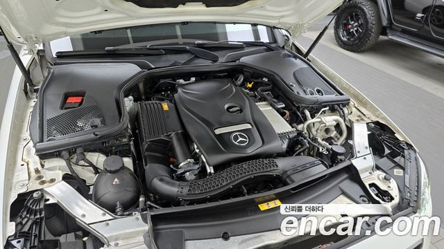 Mercedes-Benz E-Class E300 4MATIC Avnatgarde