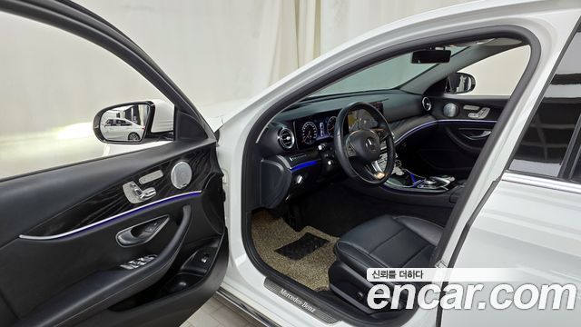 Mercedes-Benz E-Class E300 4MATIC Avnatgarde