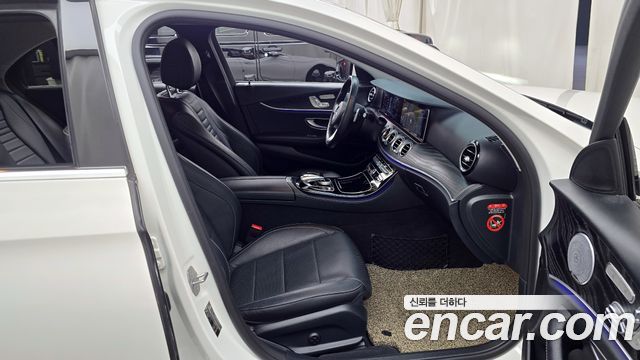 Mercedes-Benz E-Class E300 4MATIC Avnatgarde