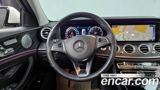 Mercedes-Benz E-Class E300 4MATIC Avnatgarde