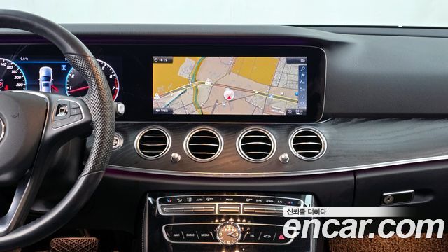 Mercedes-Benz E-Class E300 4MATIC Avnatgarde