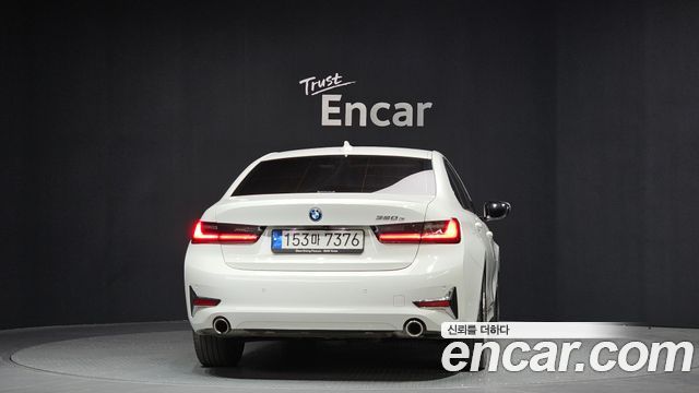 BMW 3-Series 320e Luxury