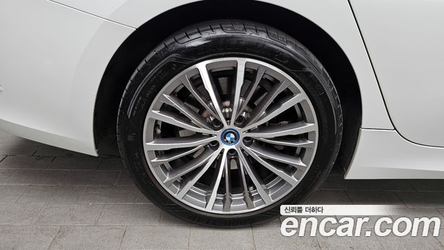 BMW 3-Series 320e Luxury