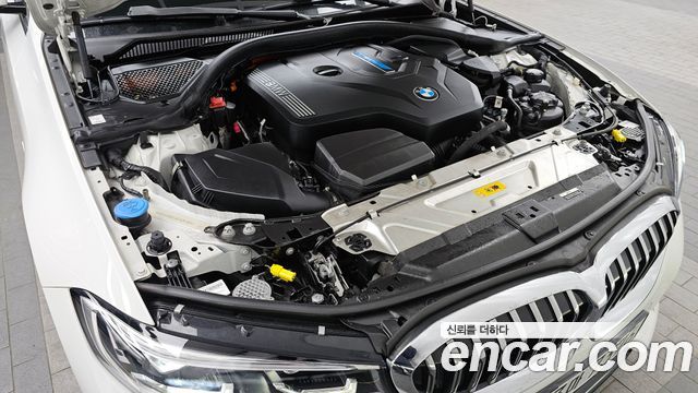 BMW 3-Series 320e Luxury