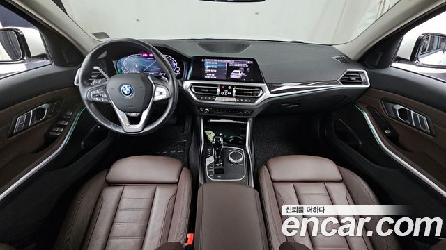 BMW 3-Series 320e Luxury