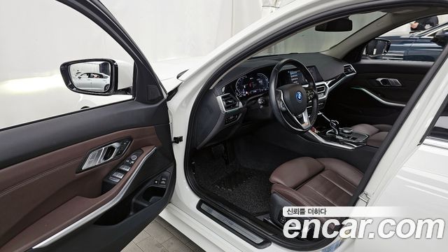 BMW 3-Series 320e Luxury