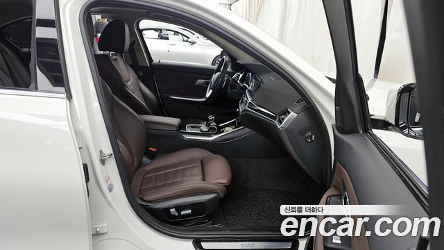 BMW 3-Series 320e Luxury