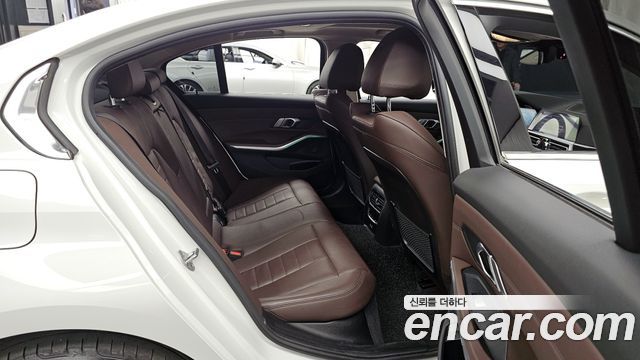 BMW 3-Series 320e Luxury