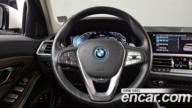 BMW 3-Series 320e Luxury