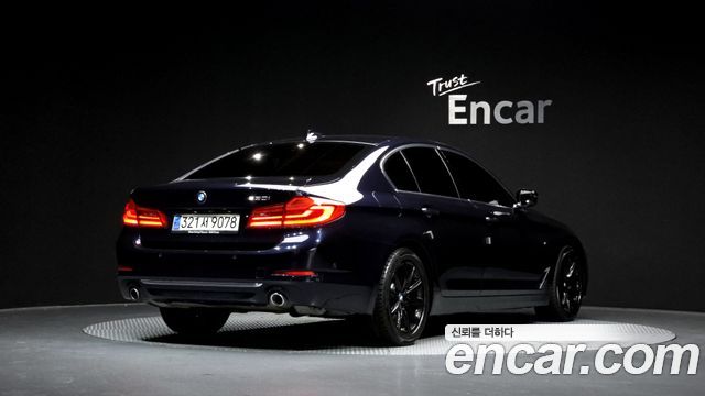 BMW 5-Series 520i Luxury