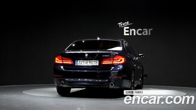 BMW 5-Series 520i Luxury