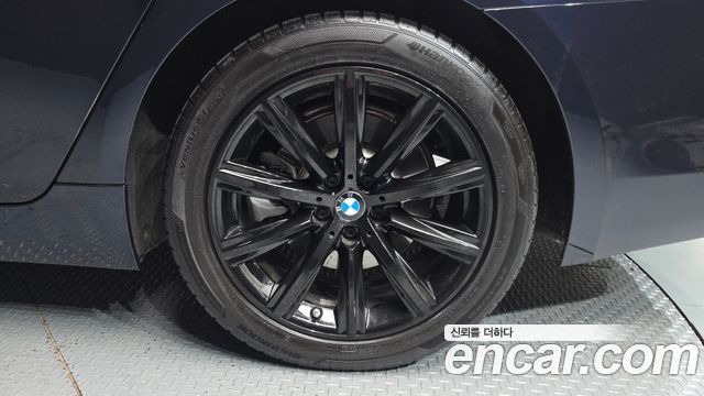 BMW 5-Series 520i Luxury