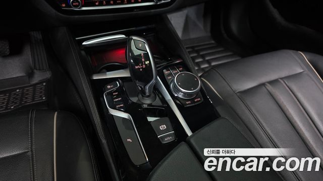 BMW 5-Series 520i Luxury