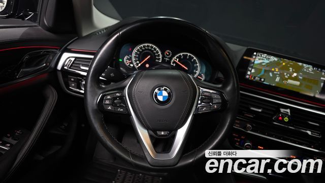 BMW 5-Series 520i Luxury