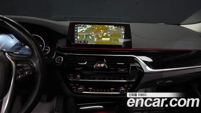 BMW 5-Series 520i Luxury