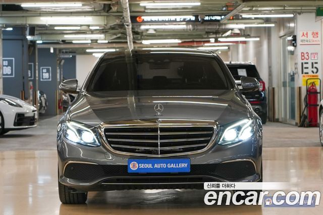 Mercedes-Benz E-Class E300 4MATIC Exclusive