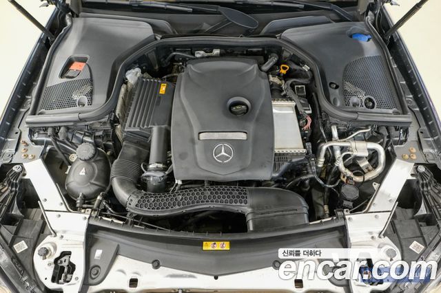 Mercedes-Benz E-Class E300 4MATIC Exclusive