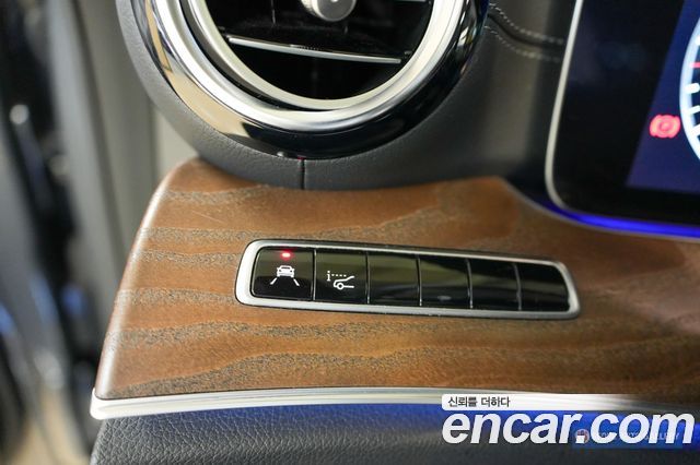 Mercedes-Benz E-Class E300 4MATIC Exclusive