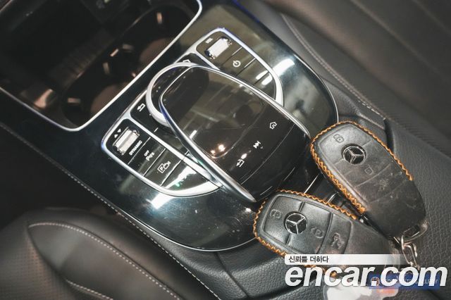 Mercedes-Benz E-Class E300 4MATIC Exclusive