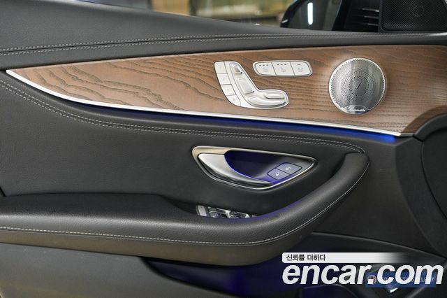 Mercedes-Benz E-Class E300 4MATIC Exclusive