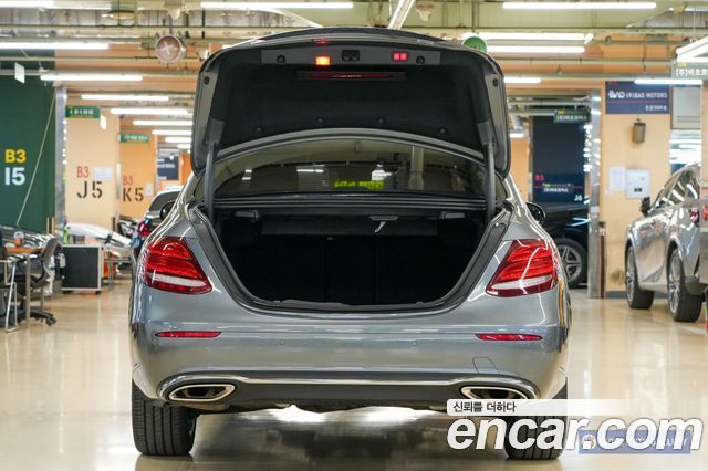 Mercedes-Benz E-Class E300 4MATIC Exclusive