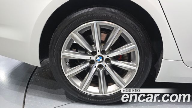BMW 5-Series 520i Luxury