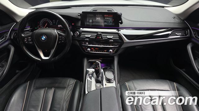 BMW 5-Series 520i Luxury