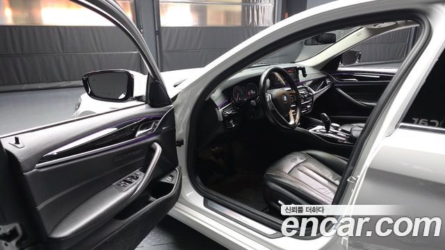 BMW 5-Series 520i Luxury