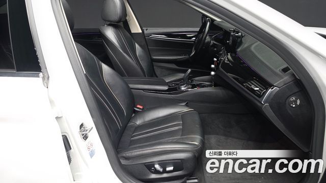 BMW 5-Series 520i Luxury