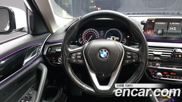 BMW 5-Series 520i Luxury