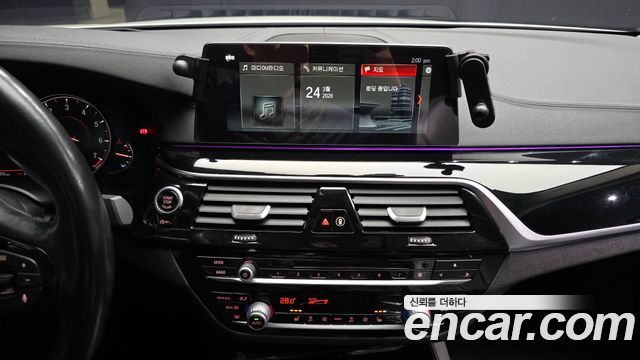 BMW 5-Series 520i Luxury