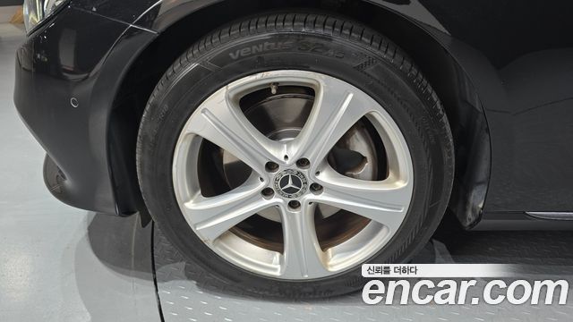 Mercedes-Benz E-Class E200 Avantgarde