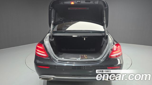Mercedes-Benz E-Class E200 Avantgarde