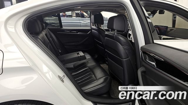 BMW 5-Series 523d xDrive Luxury