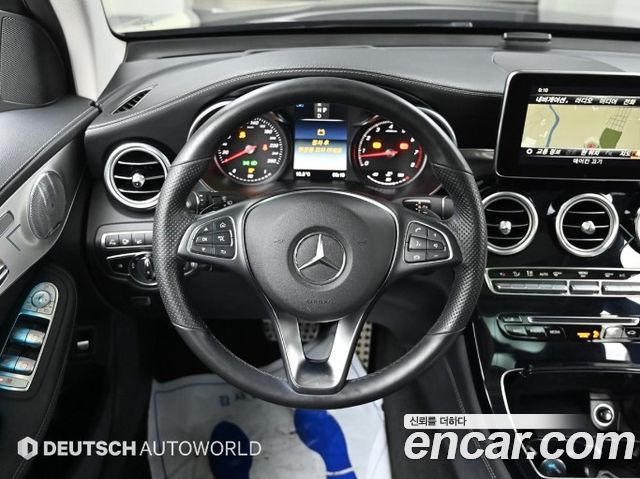 Mercedes-Benz GLC-Class GLC300 4MATIC AMG Line