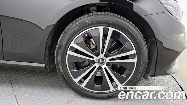 Mercedes-Benz E-Class E220d Avantgarde