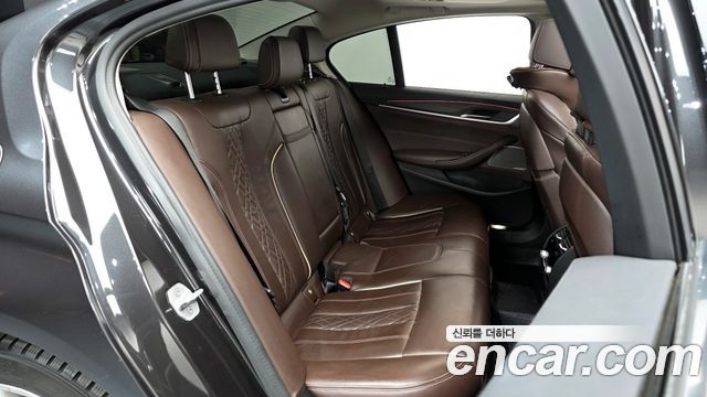BMW 5-Series 530i Luxury