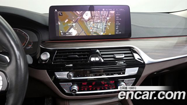 BMW 5-Series 530i Luxury