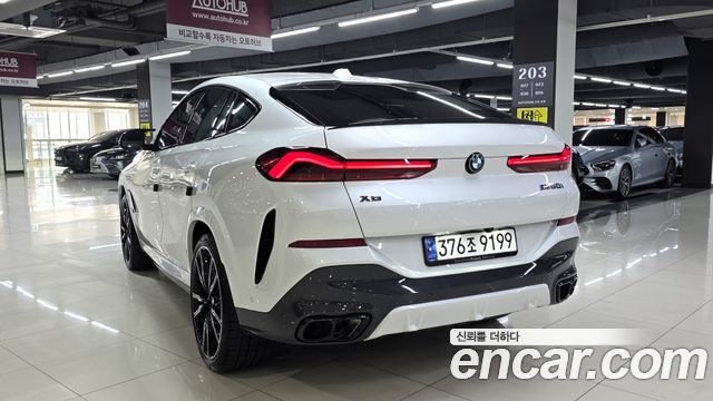 BMW X6 M60i
