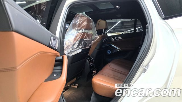 BMW X6 M60i