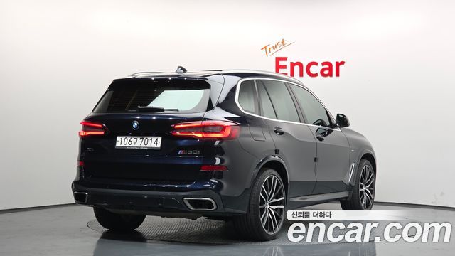 BMW X5 M50i