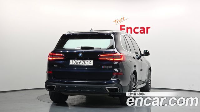 BMW X5 M50i