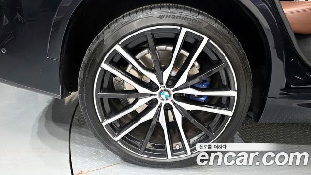 BMW X5 M50i