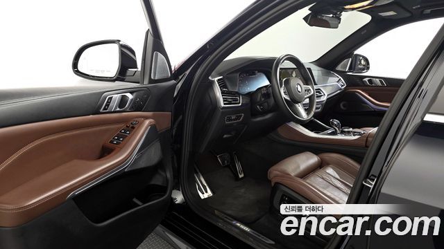 BMW X5 M50i