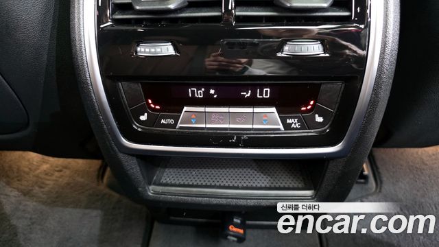 BMW X5 M50i