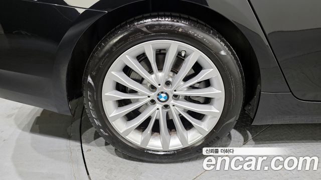 BMW 5-Series 520i Luxury
