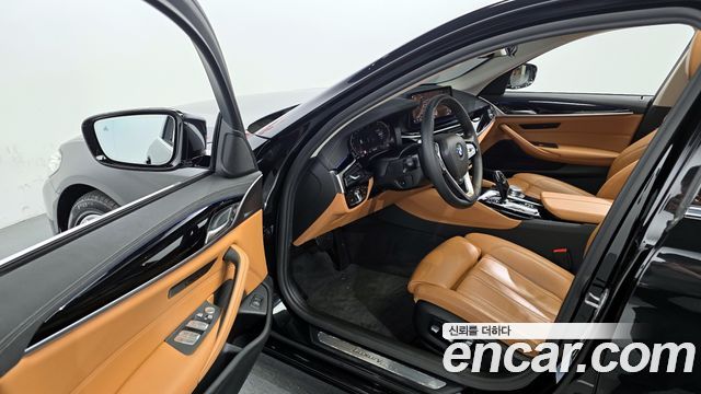 BMW 5-Series 520i Luxury