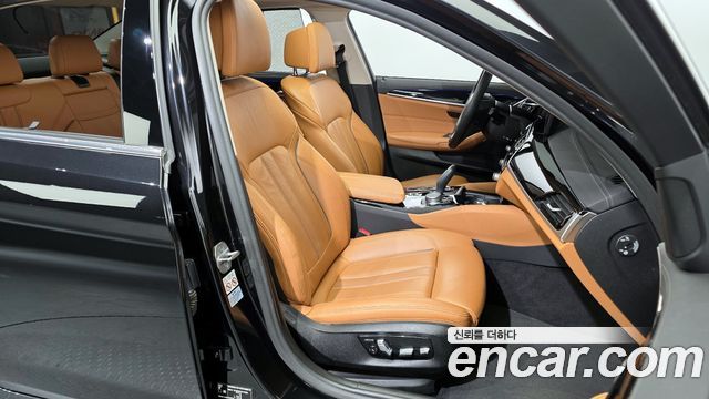 BMW 5-Series 520i Luxury