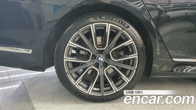 BMW 7-Series 740i M Sport