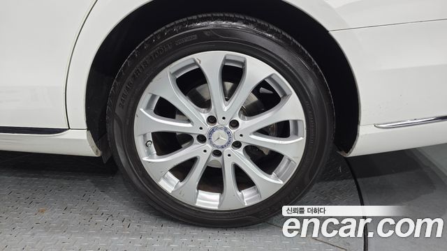 Mercedes-Benz E-Class E220d Exclusive
